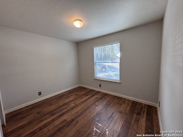 1002 Birdsong Ln Property Photo 20