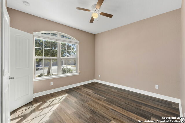 1421 Shadow Rock Property Photo 28