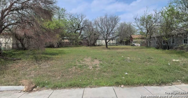 415 Amires Pl Property Photo 3