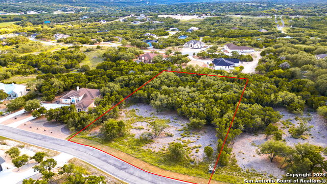 112 Sendera Way Property Photo 3