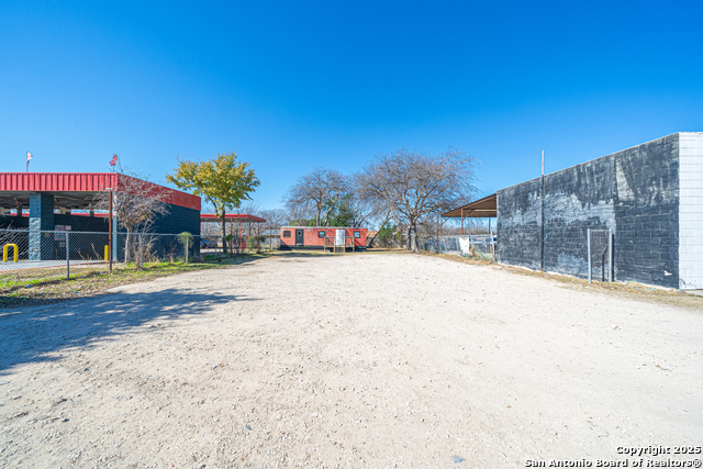 2709 Commercial Ave Property Photo 4