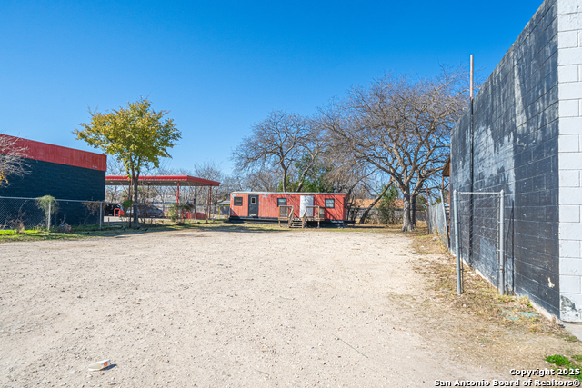 2709 Commercial Ave Property Photo 5