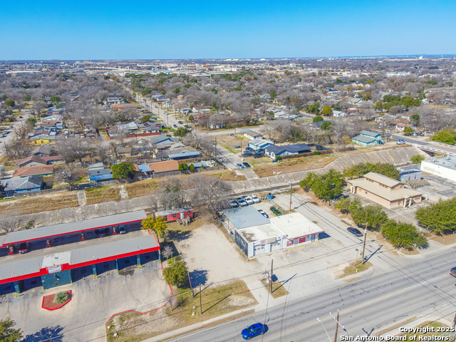 2709 Commercial Ave Property Photo 11