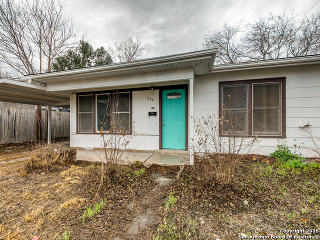 239 E Palfrey St Property Photo 4