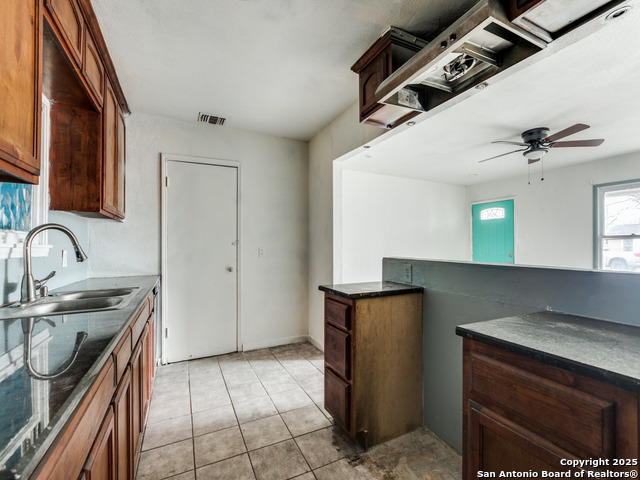 239 E Palfrey St Property Photo 9