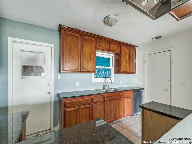 239 E Palfrey St Property Photo 11