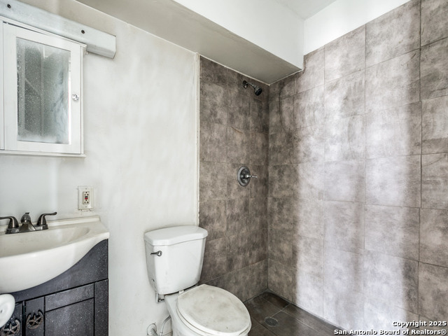 239 E Palfrey St Property Photo 16