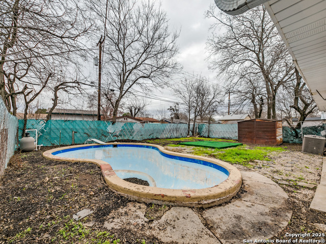 239 E Palfrey St Property Photo 22