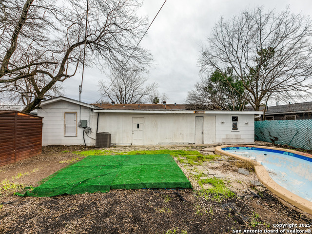 239 E Palfrey St Property Photo 23