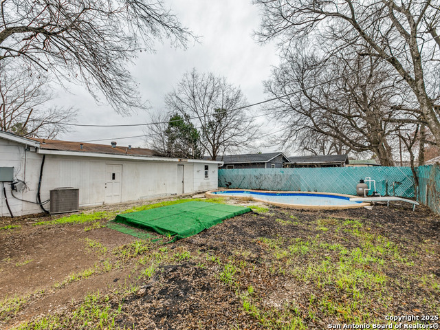 239 E Palfrey St Property Photo 25