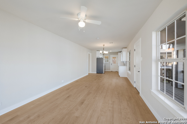 2436 W Woodlawn Ave Property Photo 7