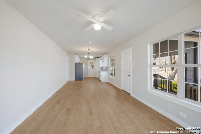 2436 W Woodlawn Ave Property Photo 8