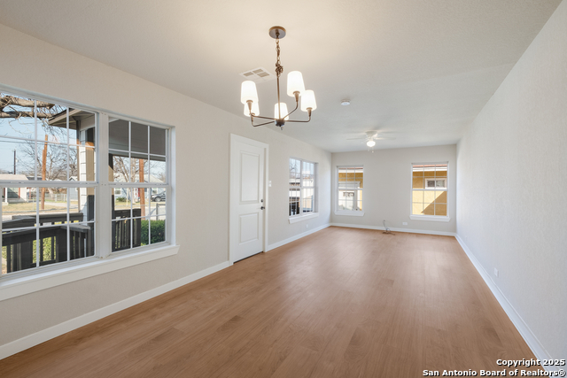 2436 W Woodlawn Ave Property Photo 9