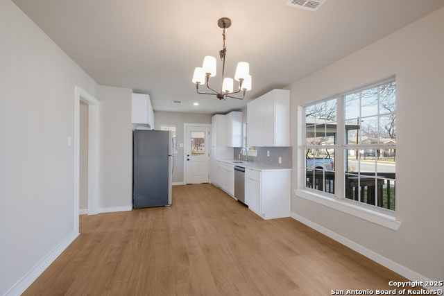 2436 W Woodlawn Ave Property Photo 10