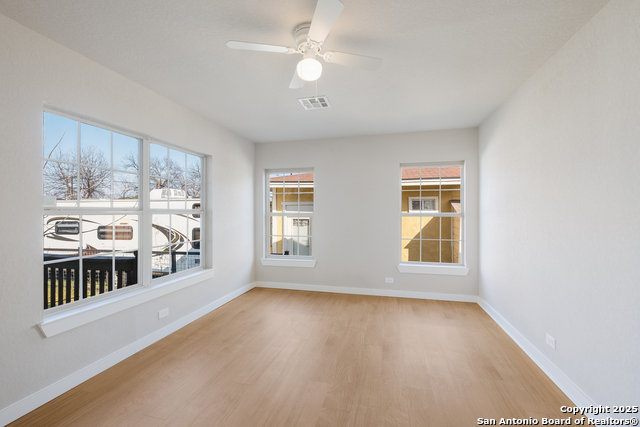 2436 W Woodlawn Ave Property Photo 14