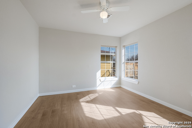 2436 W Woodlawn Ave Property Photo 15
