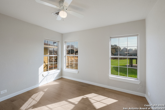 2436 W Woodlawn Ave Property Photo 16