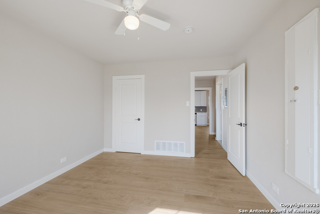 2436 W Woodlawn Ave Property Photo 24