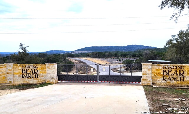 322 Private Road 1742 Property Photo 3