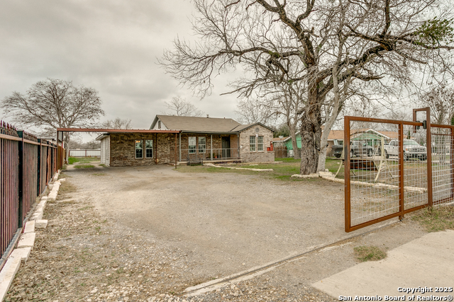 871 Gillette Blvd Property Photo