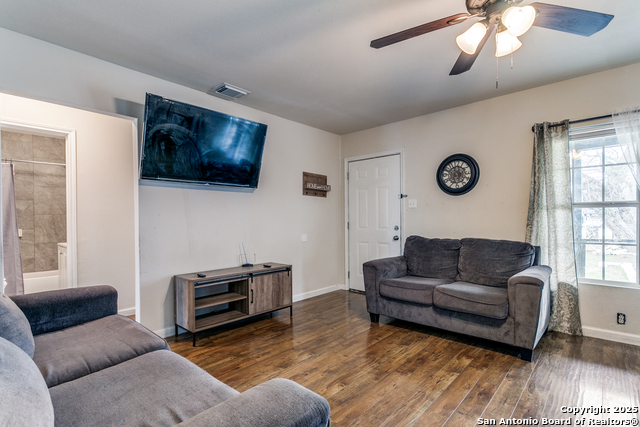 871 Gillette Blvd Property Photo 4