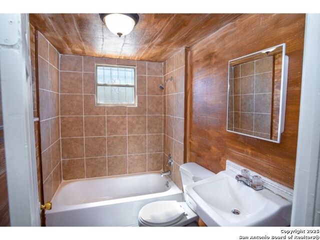 231 Cactus St Property Photo 9