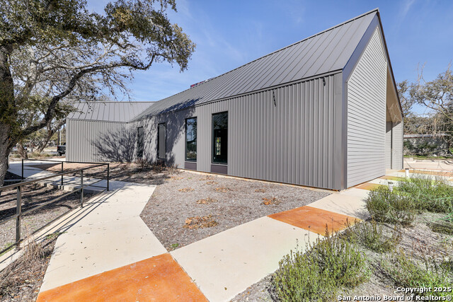 17206 Blanco Rd Property Photo 4