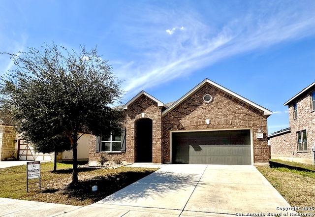 346 Colonial Blf Property Photo