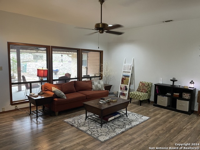 6022 Northgap St Property Photo 10