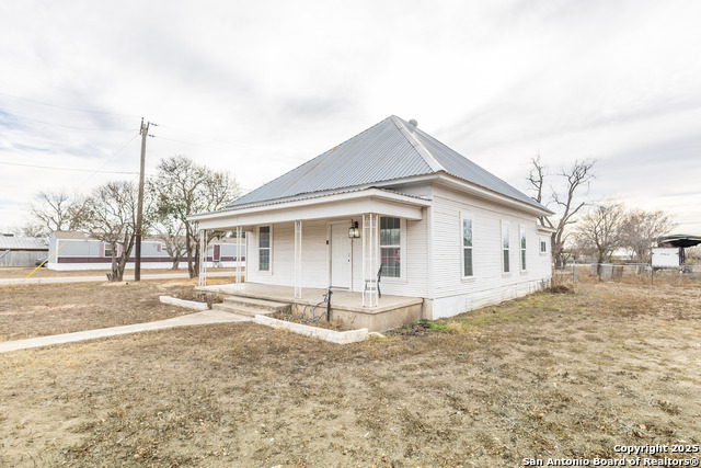 219 S Pickford Property Photo 1