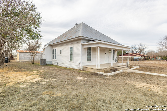 219 S Pickford Property Photo 4