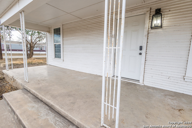 219 S Pickford Property Photo 5