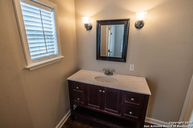 219 S Pickford Property Photo 7