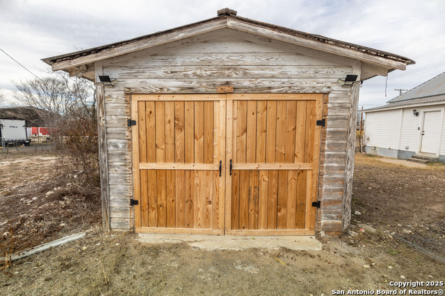 219 S Pickford Property Photo 22