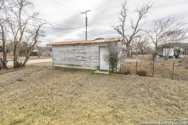219 S Pickford Property Photo 23