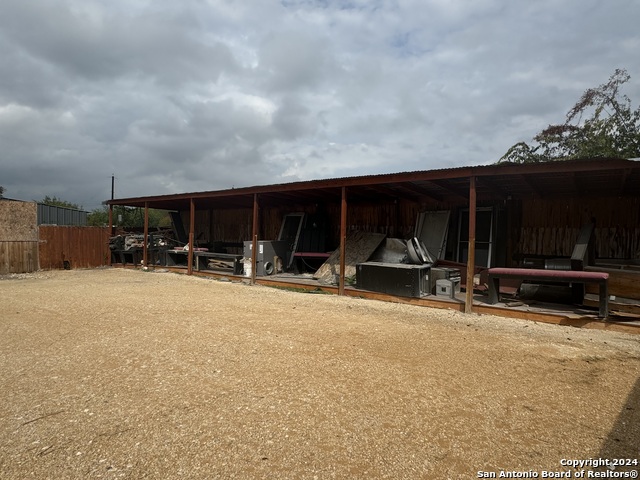 5625 Babcock Rd Property Photo 12