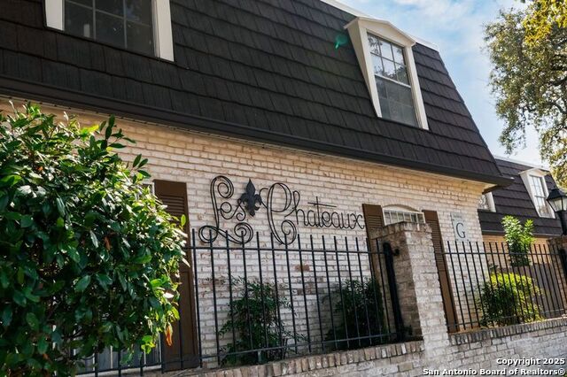 8058 BROADWAY Property Photo 1