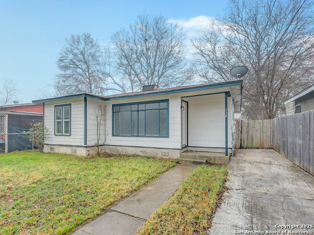 518 W Academy St Property Photo 1