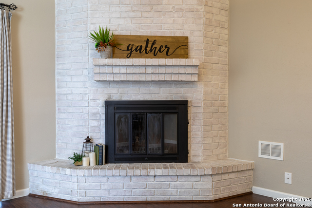 8627 Pendragon St Property Photo 6