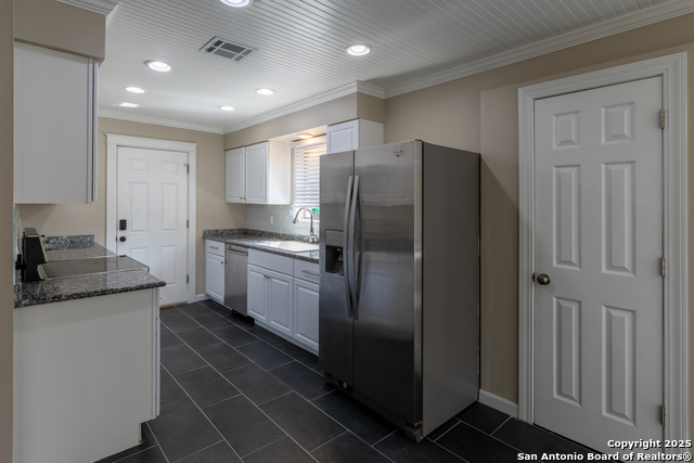 8627 Pendragon St Property Photo 7