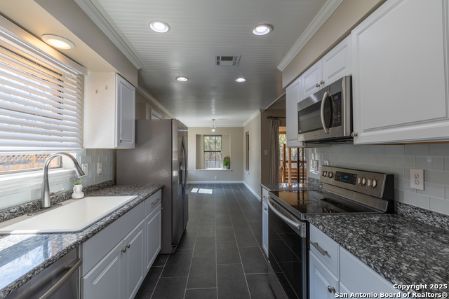 8627 Pendragon St Property Photo 10
