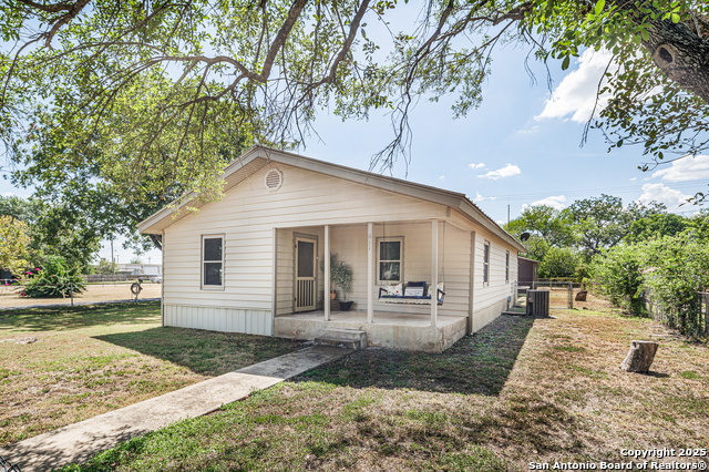 611 Austin St Property Photo 1