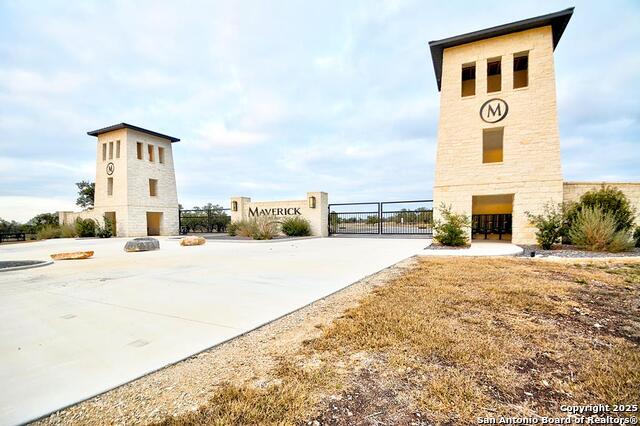 -- Oryx View Dr. Property Photo 2