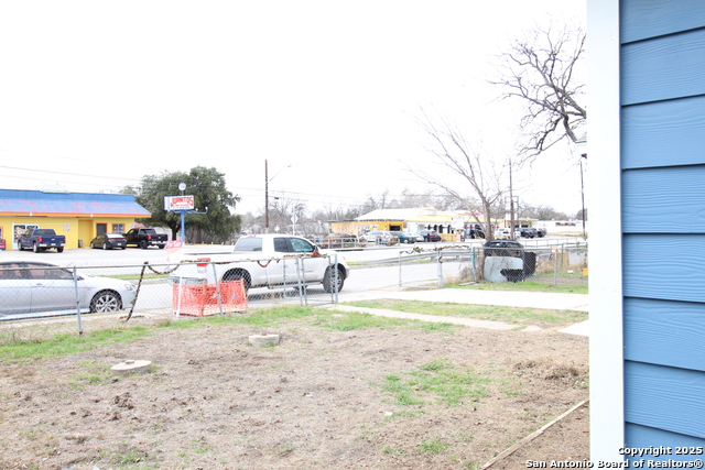 255 Rollins Ave. Property Photo 4