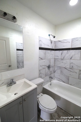 255 Rollins Ave. Property Photo 9