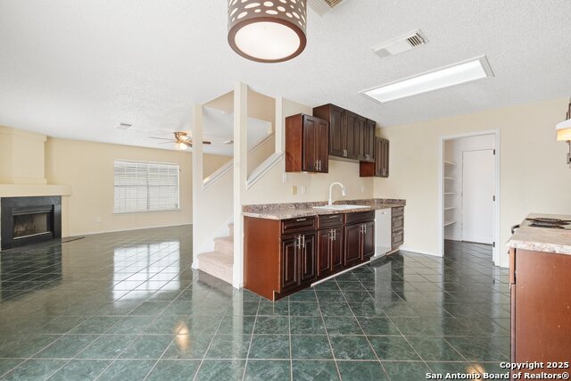 7806 Larcrest Ln Property Photo 9