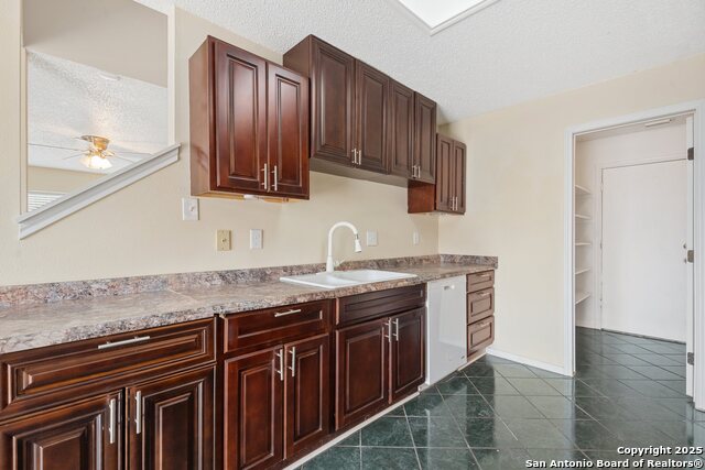 7806 Larcrest Ln Property Photo 10