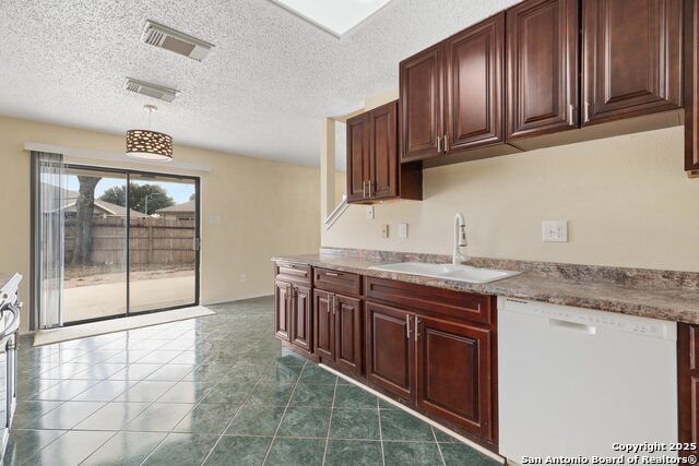 7806 Larcrest Ln Property Photo 12