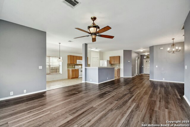 15702 Turfway Park Property Photo 5