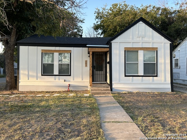 203 Astor St Property Photo